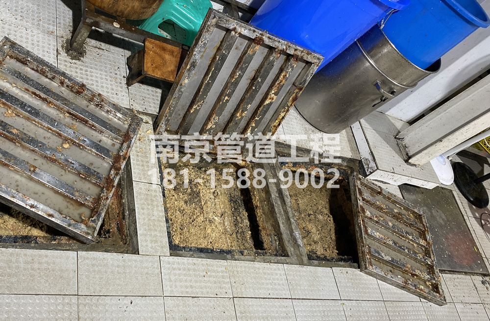 278浦口城管中队食堂隔油池清理